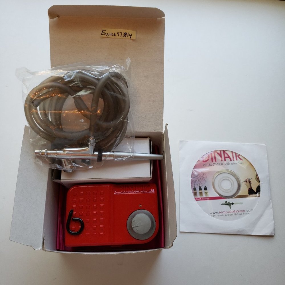 NWOT DINAIR Makeup Airbrush Kit. color Red.